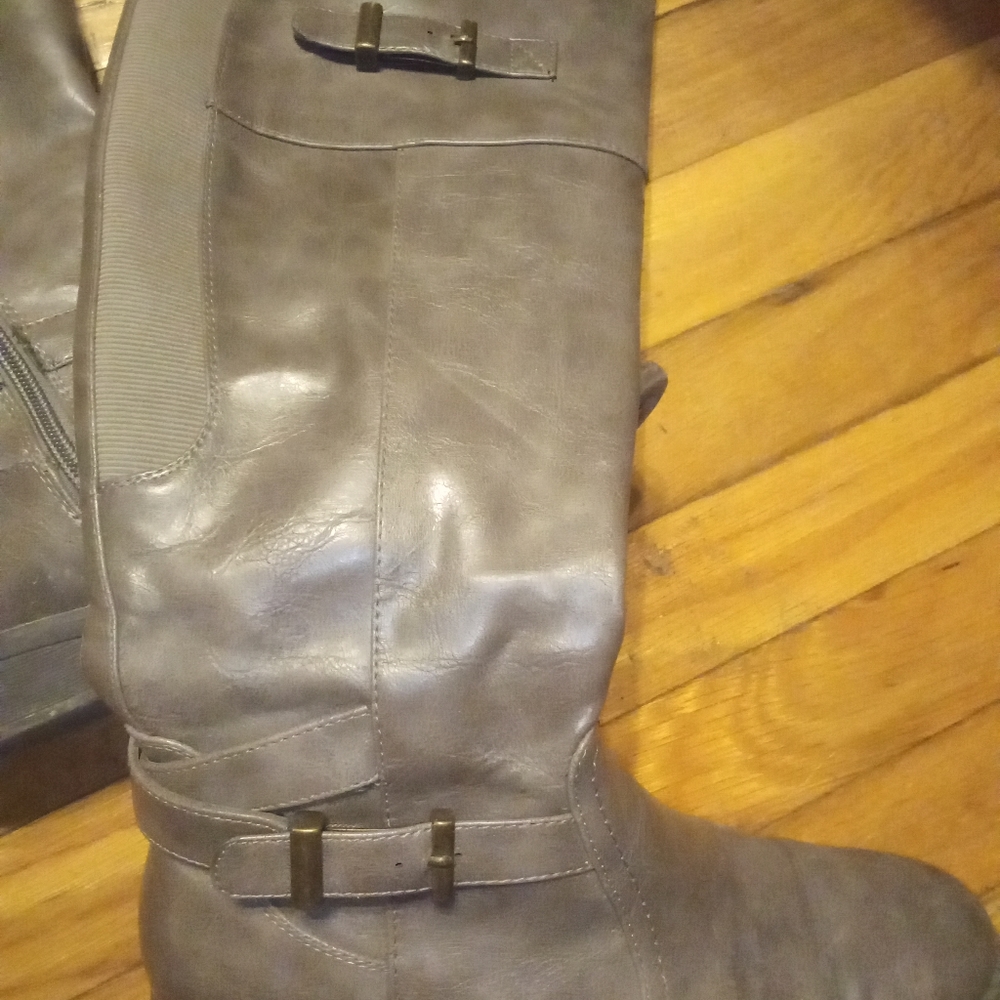 Boots - Picture 6 of 6